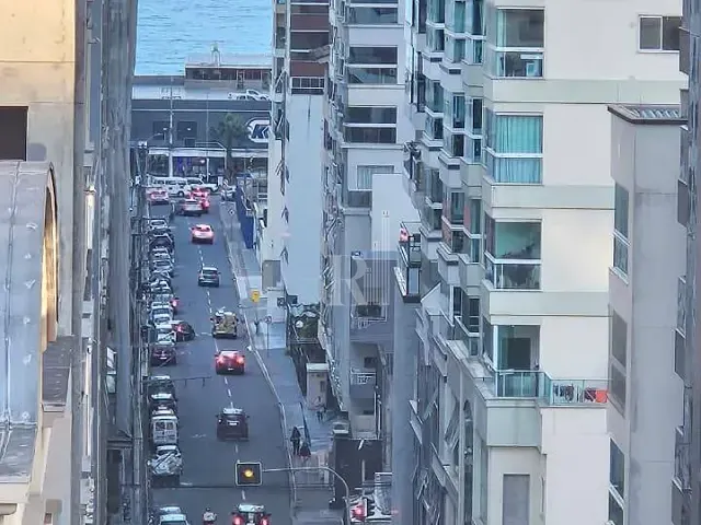 Apartamento com 185m² 3 quartos e 3 banheiros, à venda, no bairro Meia Praia em Itapema