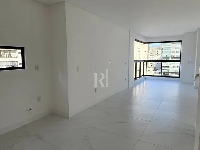 Apartamento com 185m² 3 quartos e 3 banheiros, à venda, no bairro Meia Praia em Itapema