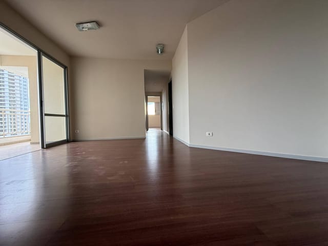 Foto do Apartamento - Apto à venda, Zona 08, Maringá com 3 quartos sendo 1 suíte e 2 vagas paralelas de garagem! | Benites & Gonzaga Imóveis