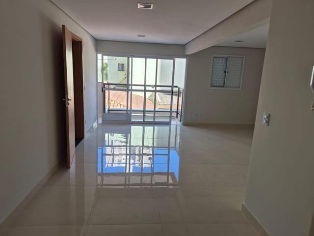 Apartamento 2 quartos e 1 banheiro, para alugar, no bairro Kennedy em Londrina