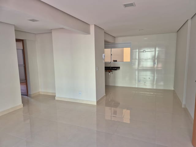 Apartamento 2 quartos e 1 banheiro, para alugar, no bairro Kennedy em Londrina