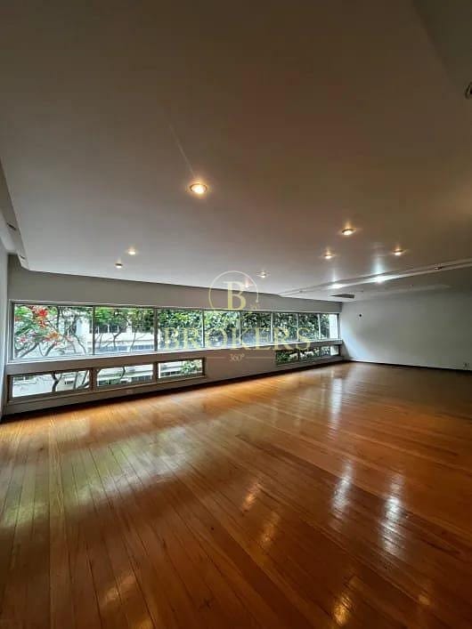 Apartamento a venda, Rua Cinco de Julho - Copacabana. 3 quartos (1 suíte c/ closet), escritório, 2 vagas, perto do metrô, comércio e Praia. 292 m².