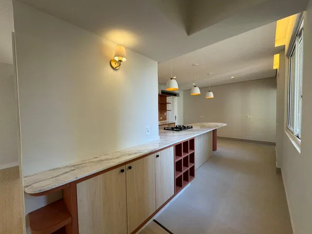 Apartamento com 10m² 3 quartos e 3 banheiros, à venda, no bairro Centro em Londrina