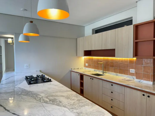 Apartamento com 10m² 3 quartos e 3 banheiros, à venda, no bairro Centro em Londrina