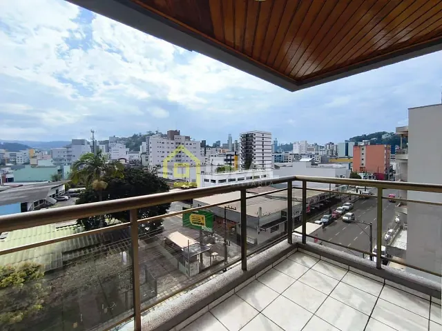 Apartamento com 120m² 3 quartos e 2 banheiros, para alugar, no bairro Centro em Concórdia