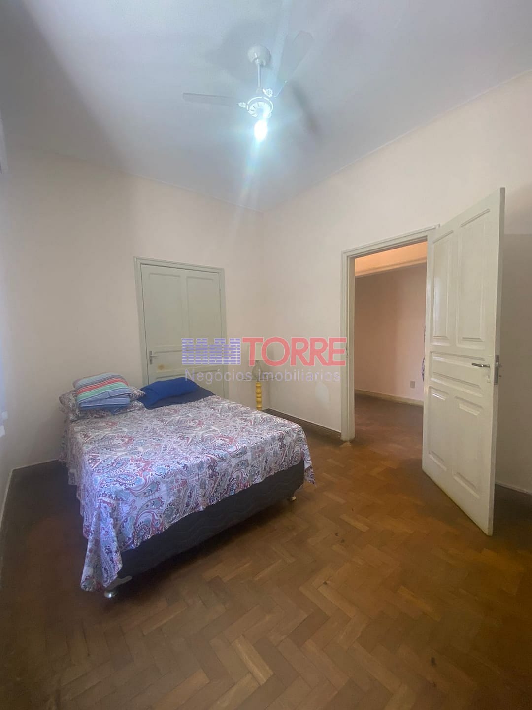 Apartamento à venda com 3 quartos, 242m² - Foto 3