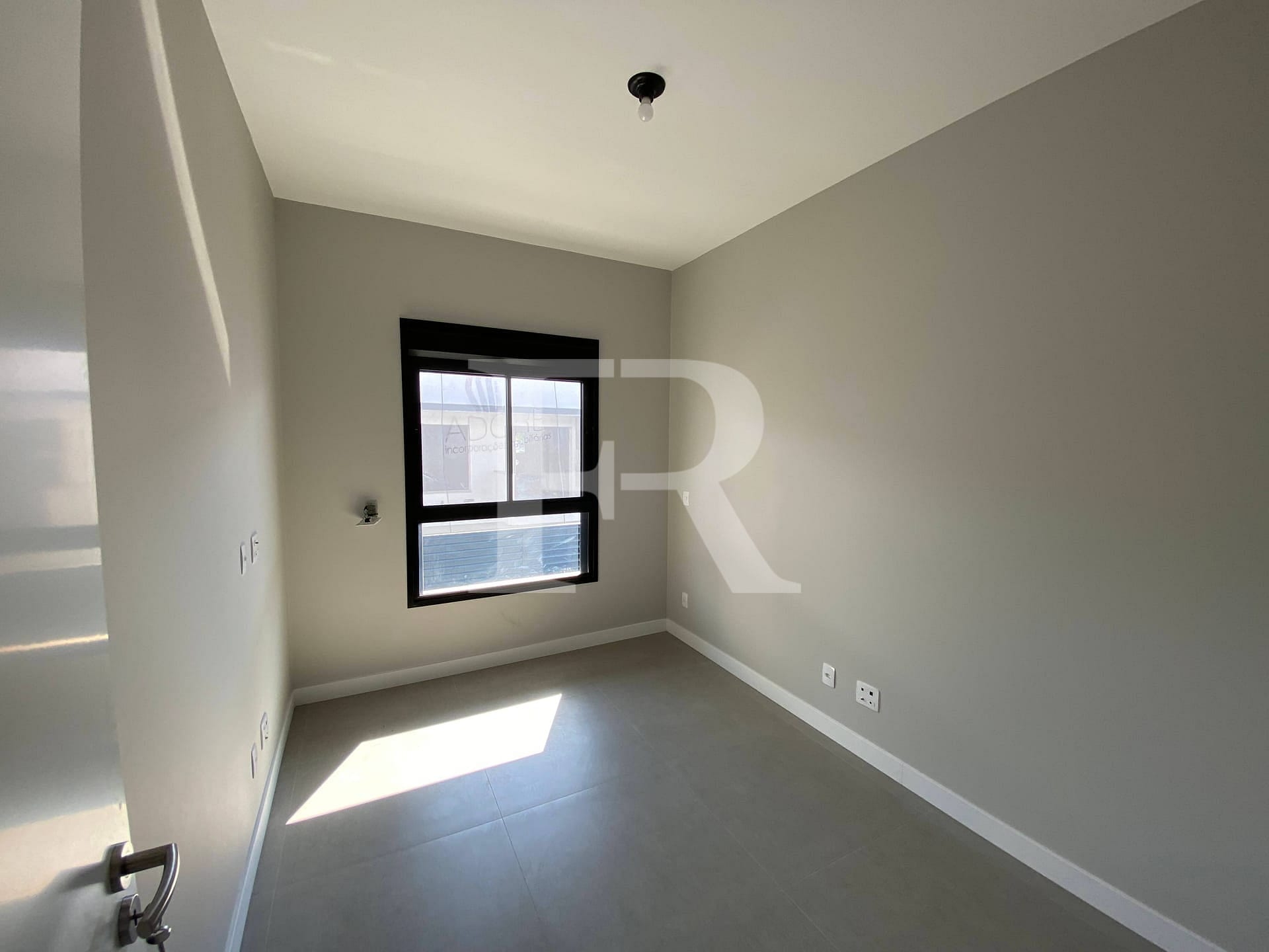 Apartamento à venda com 2 quartos, 65m² - Foto 4