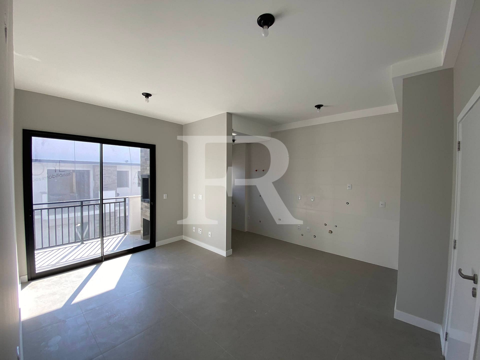 Apartamento à venda com 2 quartos, 65m² - Foto 2