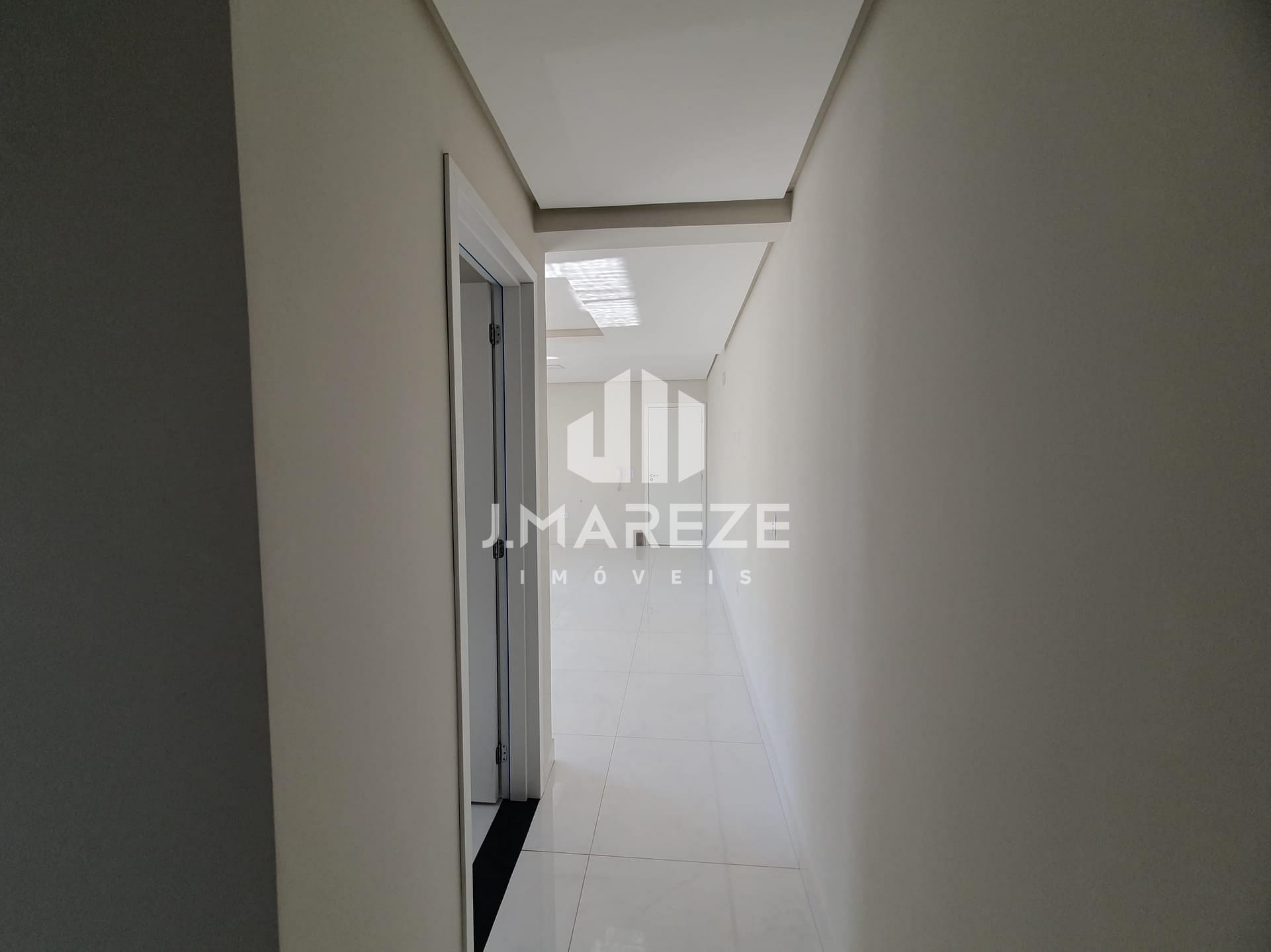 Apartamento à venda com 2 quartos, 70m² - Foto 4