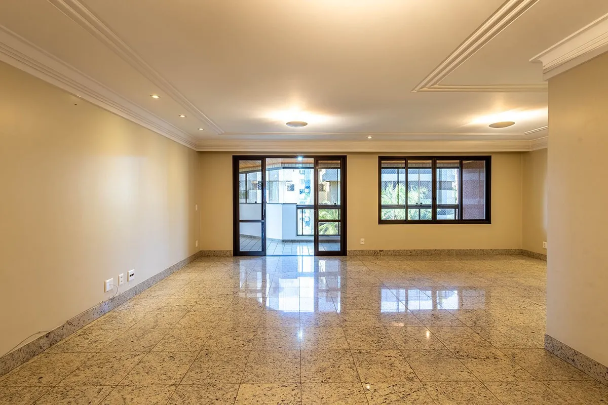 Apartamento 4 Quartos | Varanda | Vista Livre | Ampla Planta