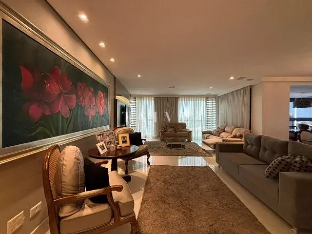 Apartamento com 462m² 4 quartos e 4 banheiros, à venda, no bairro Bela Suiça em Londrina