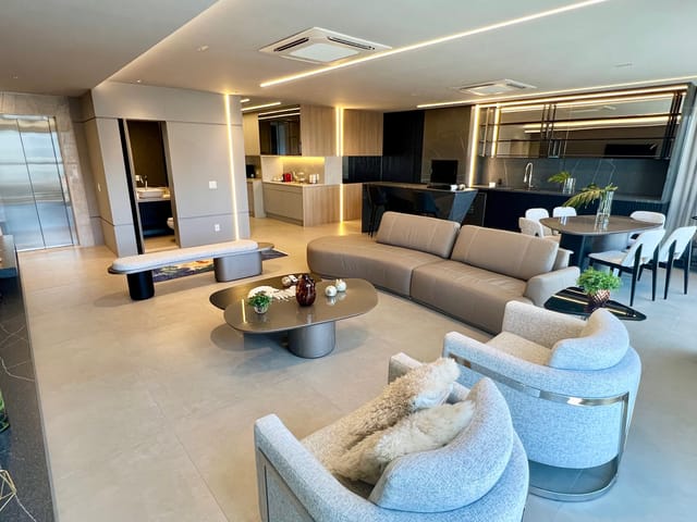 Apartamento com 285m² 3 quartos e 5 banheiros, à venda, no bairro Gleba Fazenda Palhano em Londrina