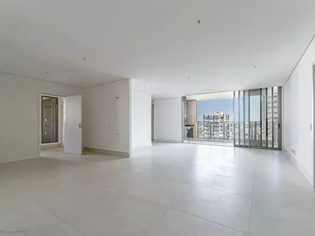 Apartamento 3 quartos e 4 banheiros, à venda, no bairro Água Verde em Curitiba