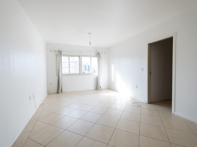 Apartamento 2 quartos e 2 banheiros, à venda ou para alugar, no bairro Centro em Pelotas