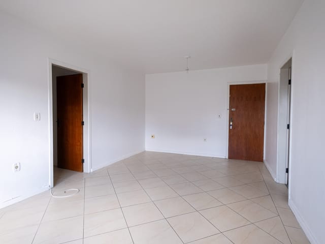 Apartamento 2 quartos e 2 banheiros, à venda ou para alugar, no bairro Centro em Pelotas
