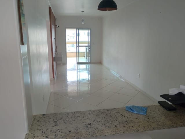 Apartamento 2 quartos e 2 banheiros, para alugar, no bairro Ocian em Praia Grande