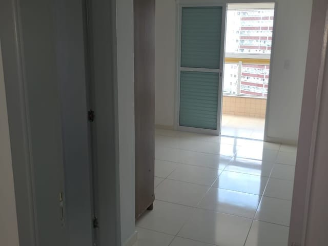 Apartamento 2 quartos e 2 banheiros, para alugar, no bairro Ocian em Praia Grande