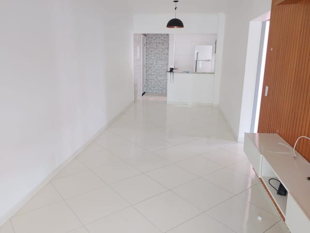 Apartamento 2 quartos e 2 banheiros, para alugar, no bairro Ocian em Praia Grande