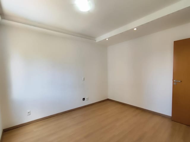 Apartamento 3 quartos e 1 banheiro, para alugar, no bairro Gleba Fazenda Palhano em Londrina