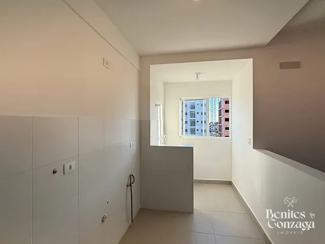 Apartamento 2 quartos e 2 banheiros, à venda, no bairro Parque Industrial em Maringá