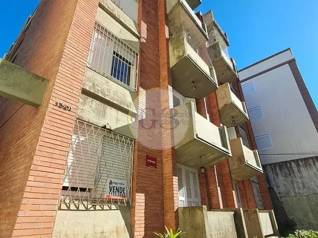 Apartamento 3 quartos e 2 banheiros, à venda ou para alugar, no bairro Centro em Pelotas
