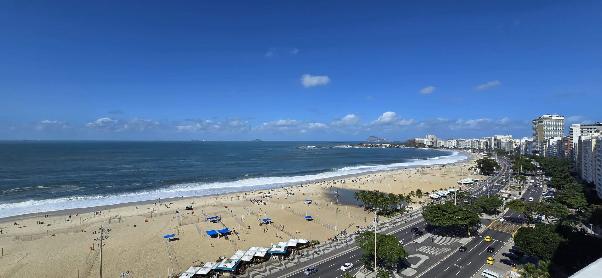 Apartamento a venda Av Atlântica - Copacabana. Frente mar, vista livre. 3 quartos, suíte - 95m². Próximo ao metrô e com portaria 24h.