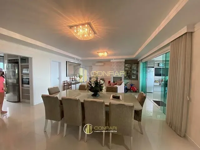 Apartamento com 300m² 4 quartos e 5 banheiros, à venda, no bairro Meia Praia em Itapema