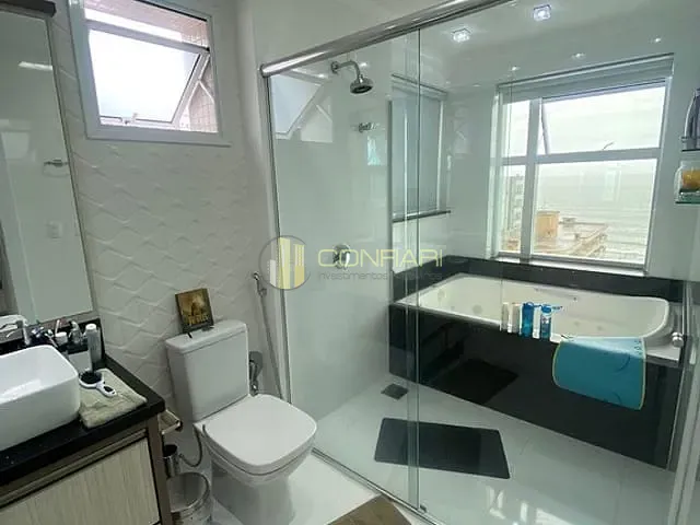 Apartamento com 300m² 4 quartos e 5 banheiros, à venda, no bairro Meia Praia em Itapema