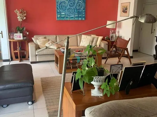 Apartamento com 184m² 4 quartos e 2 banheiros, à venda, no bairro Cosme Velho em Rio de Janeiro