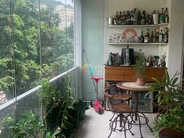 Apartamento com 184m² 4 quartos e 2 banheiros, à venda, no bairro Cosme Velho em Rio de Janeiro