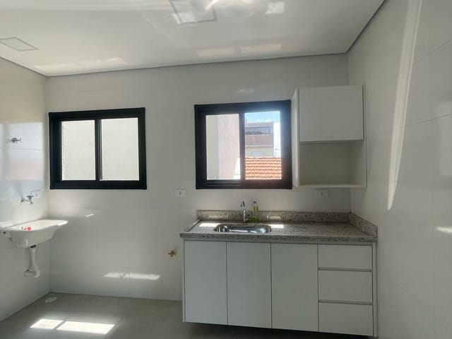 Apartamento 2 quartos e 2 banheiros, para alugar, no bairro Vila Curuçá em Santo André