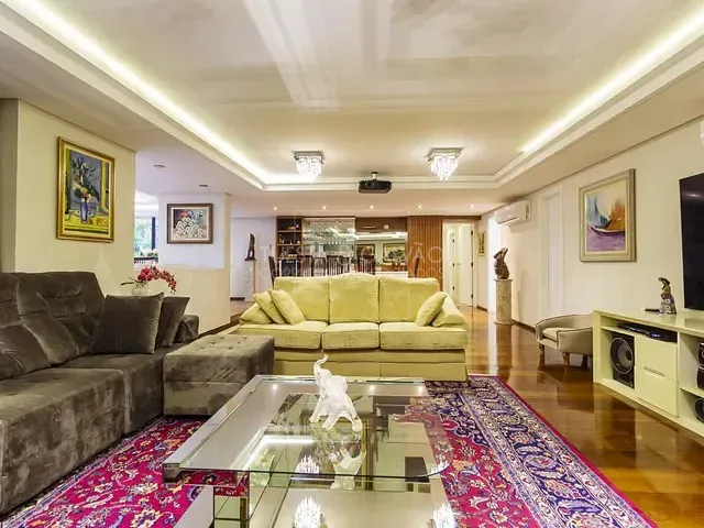 Apartamento com 240m² 4 quartos e 5 banheiros, à venda, no bairro Batel em Curitiba