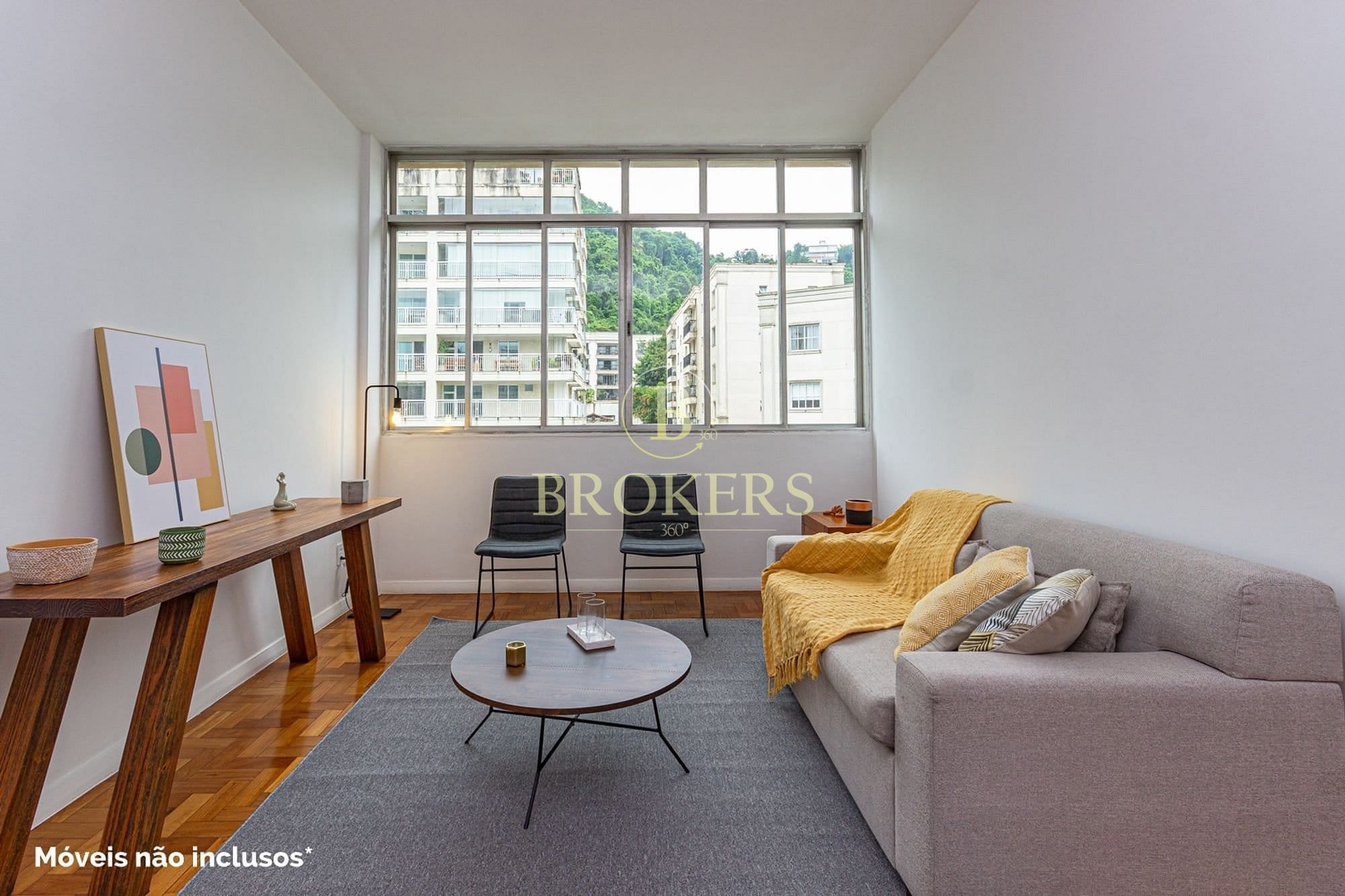 Apartamento a venda, Rua Assunção - Botafogo. 3 quartos (1 suíte) com 118m², reformado, com vaga e dependência, próximo ao comércio.