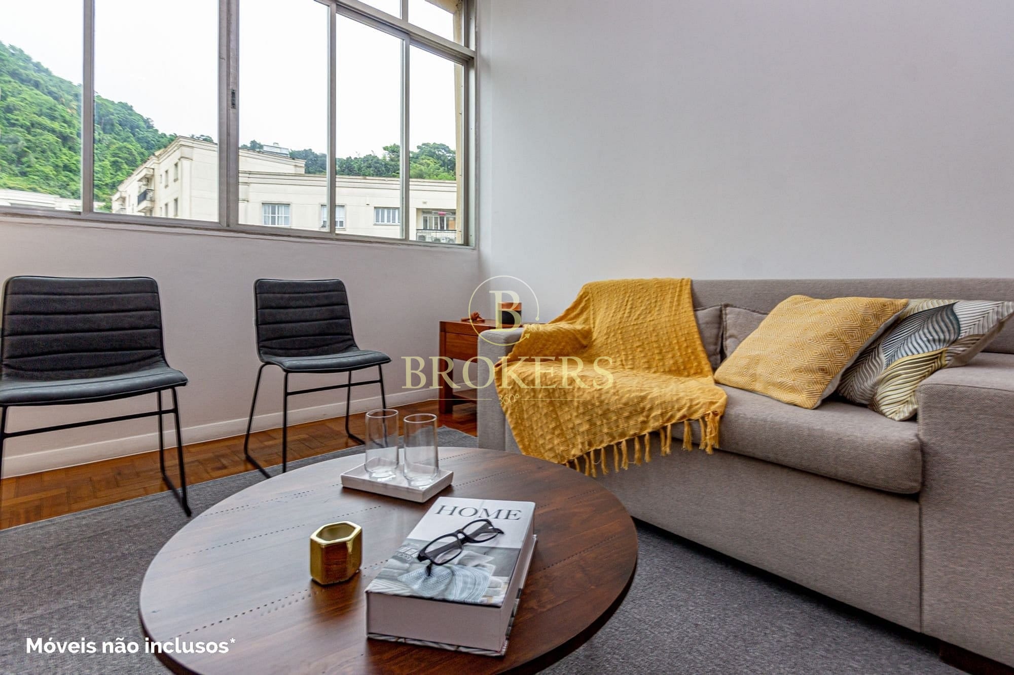 Apartamento a venda, Rua Assunção - Botafogo. 3 quartos (1 suíte) com 118m², reformado, com vaga e dependência, próximo ao comércio.