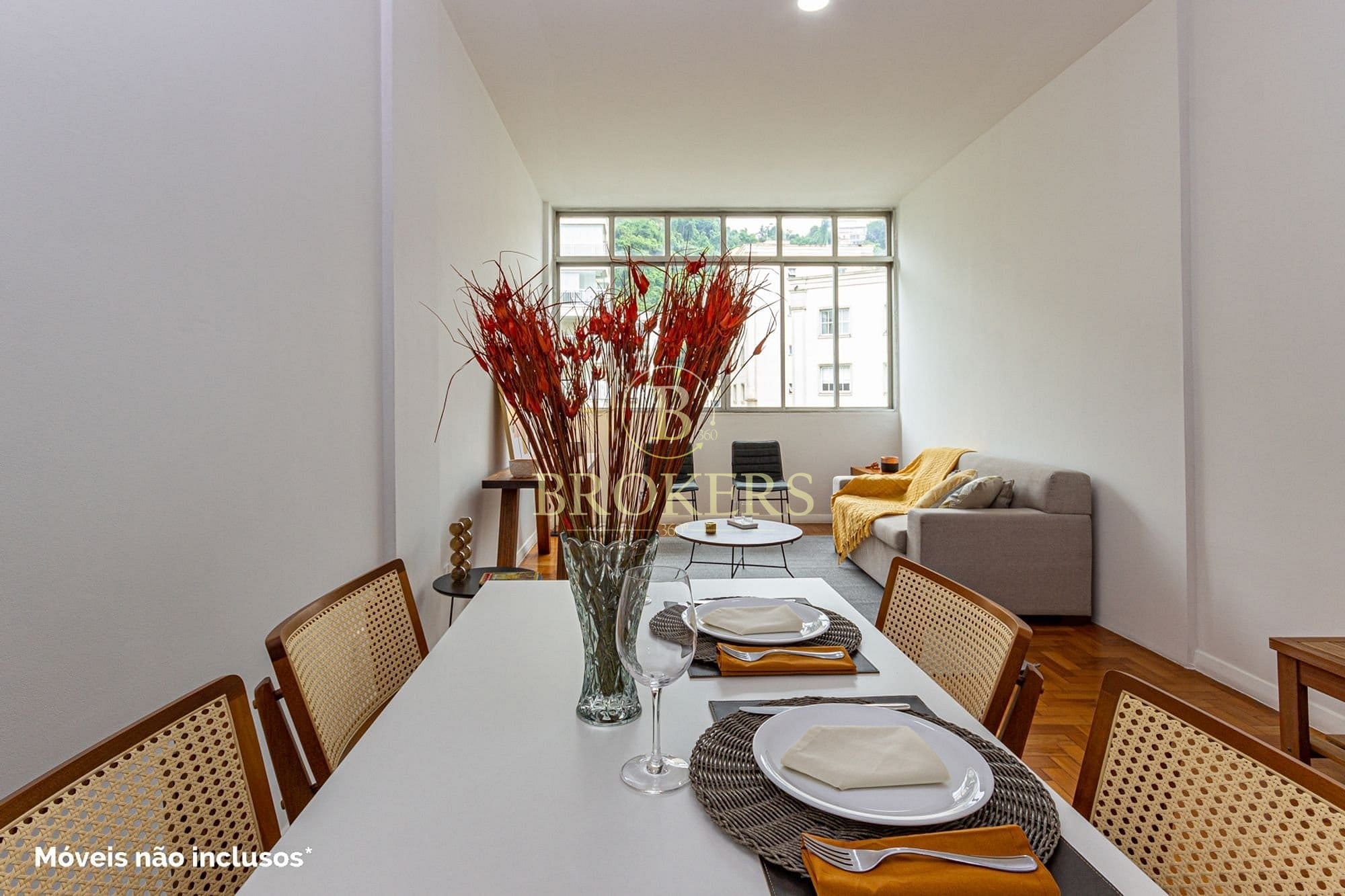 Apartamento a venda, Rua Assunção - Botafogo. 3 quartos (1 suíte) com 118m², reformado, com vaga e dependência, próximo ao comércio.