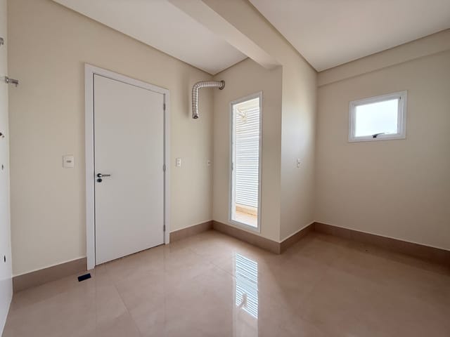 Foto do Apartamento - EXCELENTE APARTAMENTO ALTO PADRÃO  EDIFÍCIO SÃO JOSÉ ANDAR ALTO 17º + 2 SUÍTES SENDO A SUÍTE MASTER COM CLOSET +  2 VAGAS!! | J. Mareze Imóveis Ltda