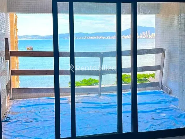 Apartamento com 33000m² 3 quartos e 2 banheiros, à venda, no bairro Canto da Praia em Itapema