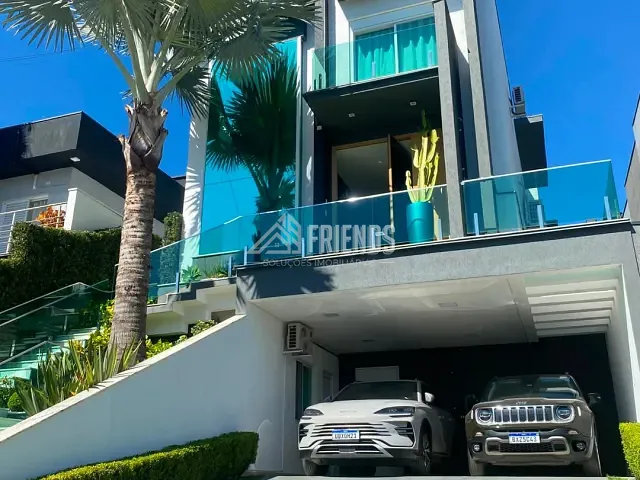 Sobrado com 250m² 3 quartos e 5 banheiros, à venda, no bairro Parque Residencial Itapeti em Mogi das Cruzes