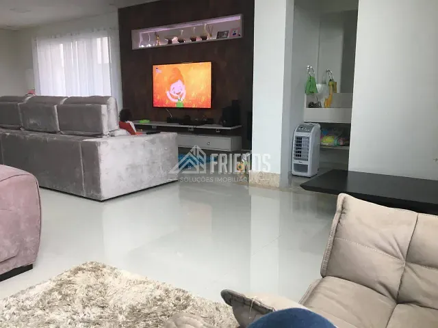 Sobrado com 250m² 3 quartos e 5 banheiros, à venda, no bairro Parque Residencial Itapeti em Mogi das Cruzes