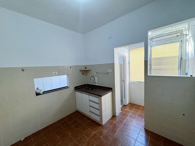 Apartamento 2 quartos e 1 banheiro, para alugar, no bairro Gonzaga em Santos