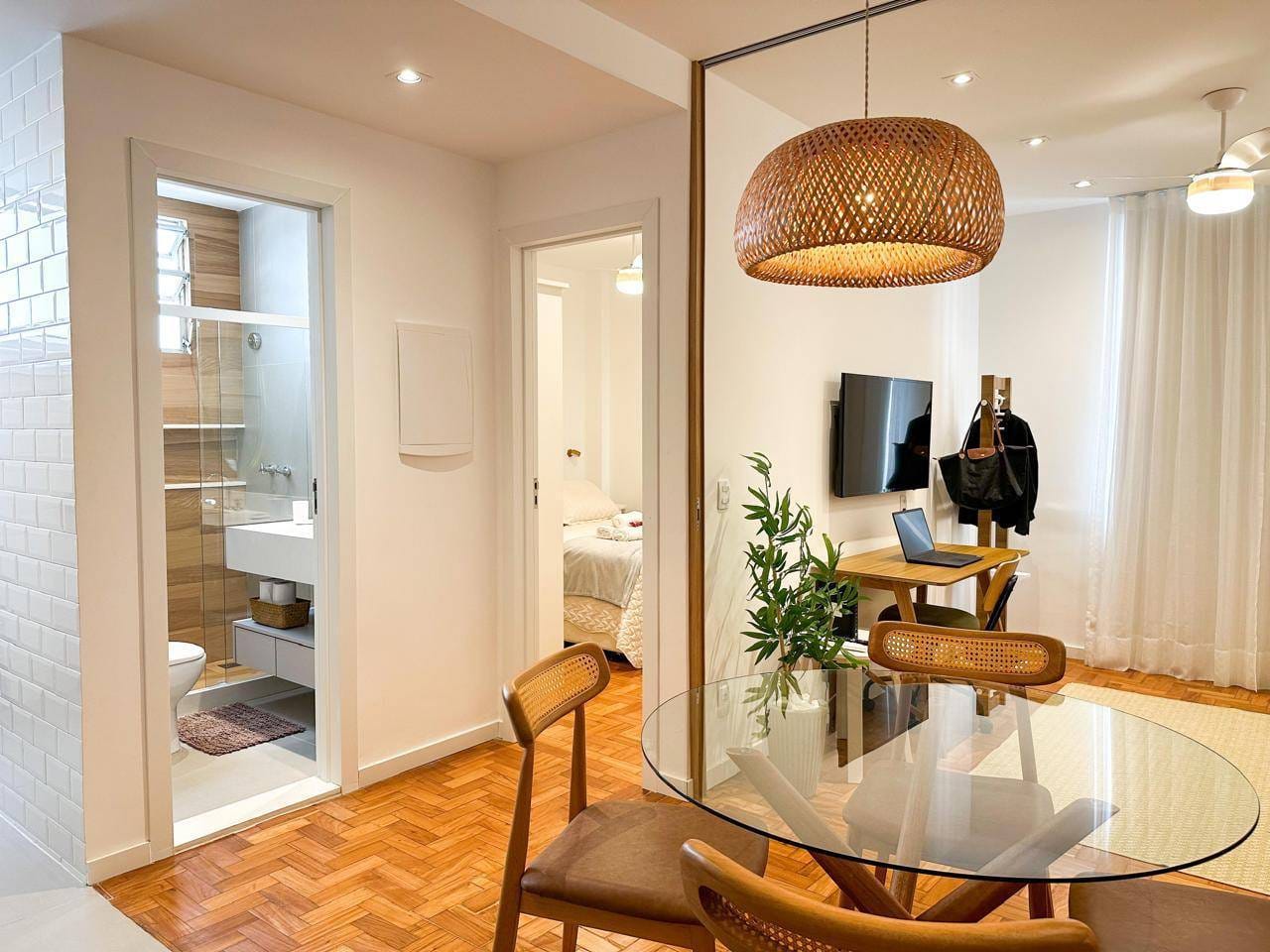 Apartamento modernizado, 42m², porteira fechada em Ipanema, a 2 min da Praça General Osório e metrô! Pronto para morar!
