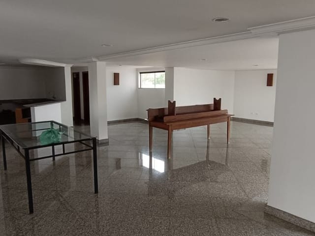 Apartamento com 190m² 4 quartos e 2 banheiros, à venda, no bairro Centro em Rolândia