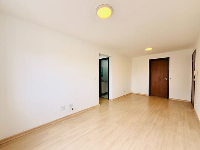 Apartamento 2 quartos e 1 banheiro, para alugar, no bairro Bacacheri em Curitiba