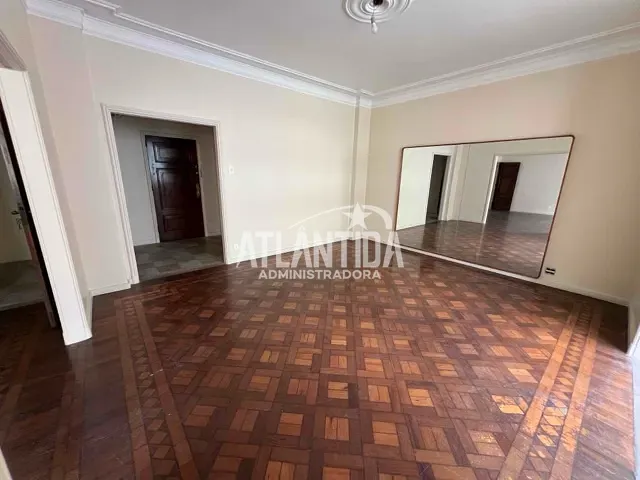 Apartamento com 205m² 4 quartos e 4 banheiros, à venda, no bairro Copacabana em Rio de Janeiro