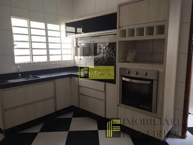 Apartamento 3 quartos e 2 banheiros, para alugar, no bairro Vila Ercília em São José do Rio Preto