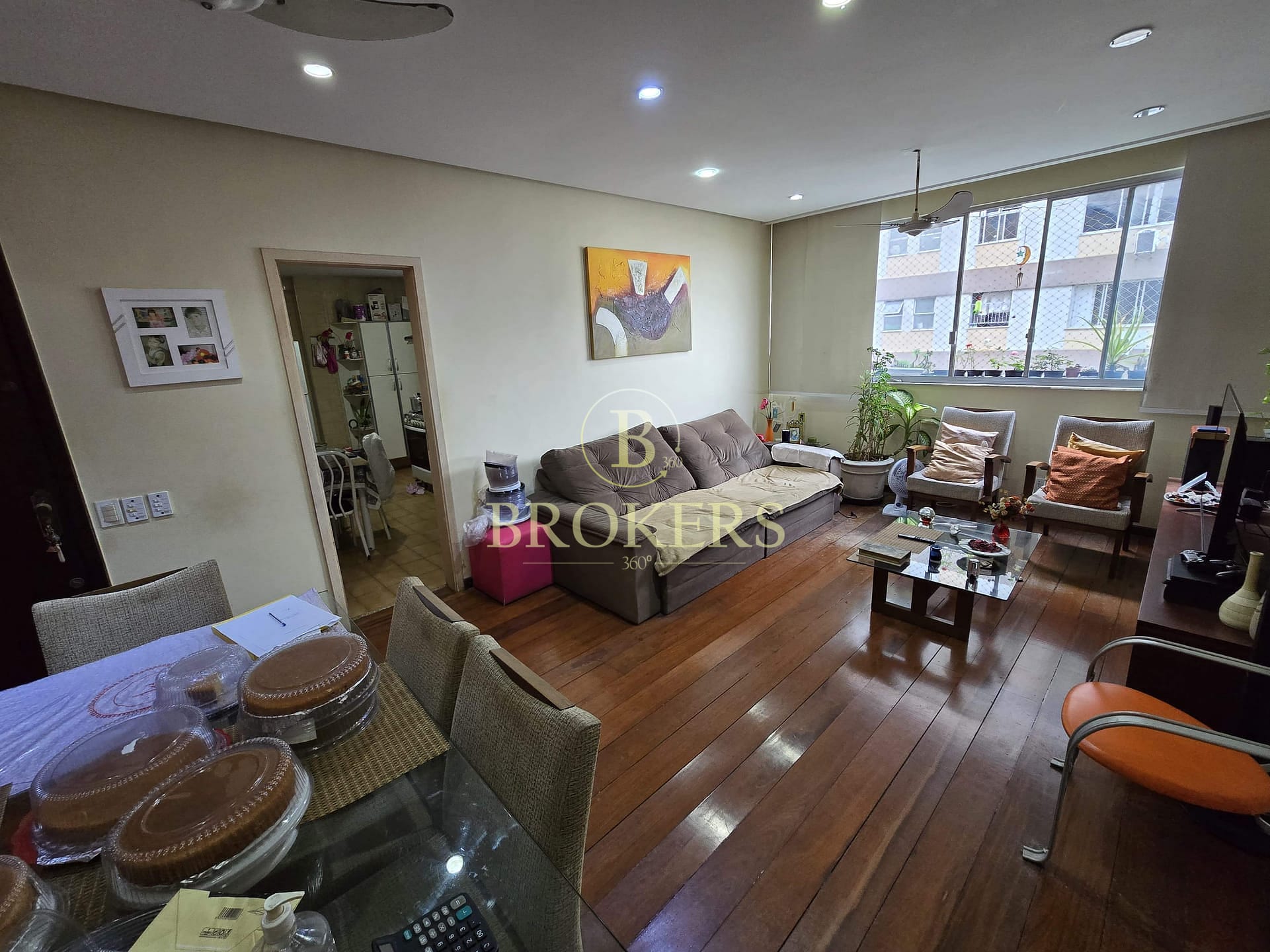 Apartamento à venda Rua Santa Clara - Copacabana. 3 quartos, 2 banheiro sociais, 2 vagas - 90 m² - Condomínio com infra completa.