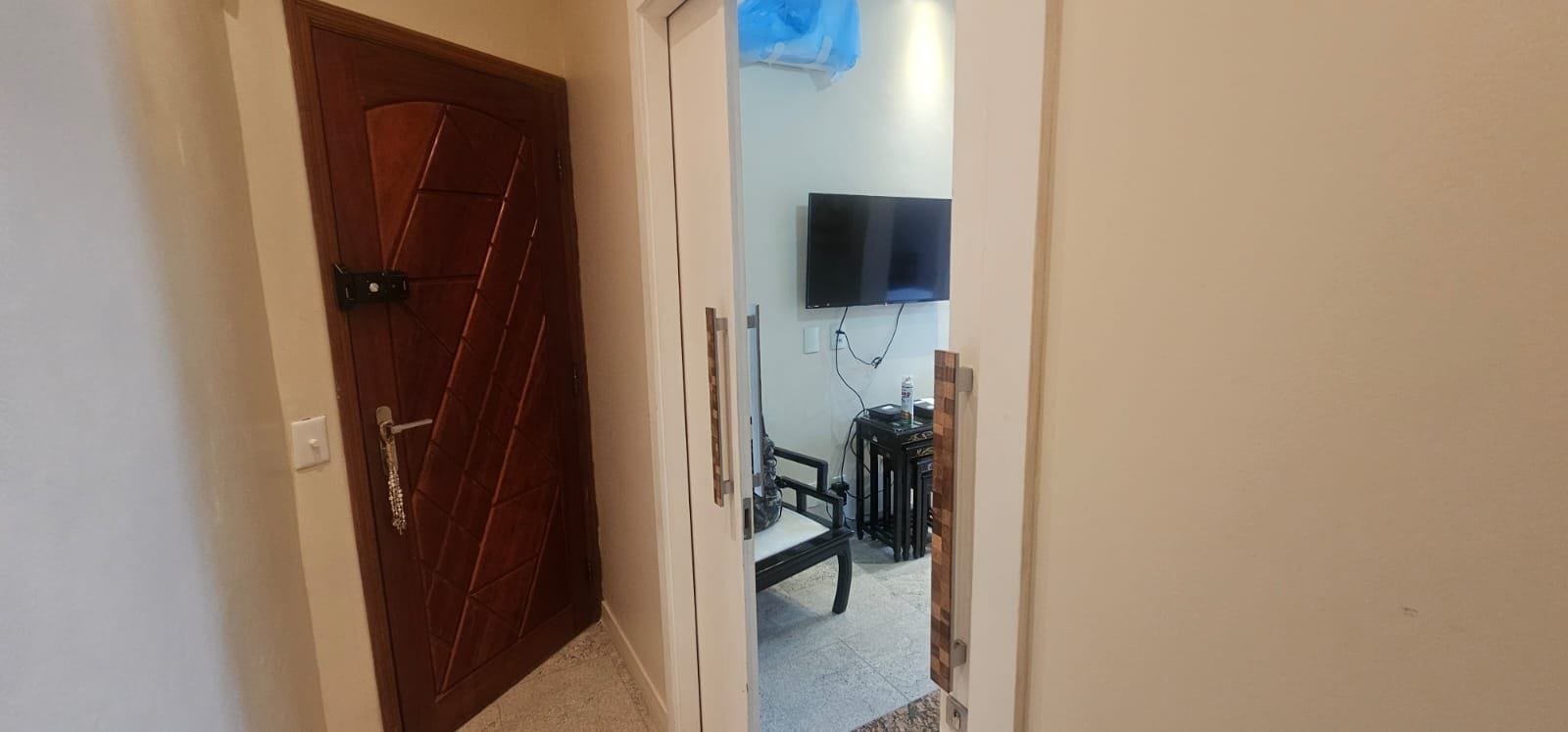 Quarto e sala a 1 quadra da praia de Ipanema