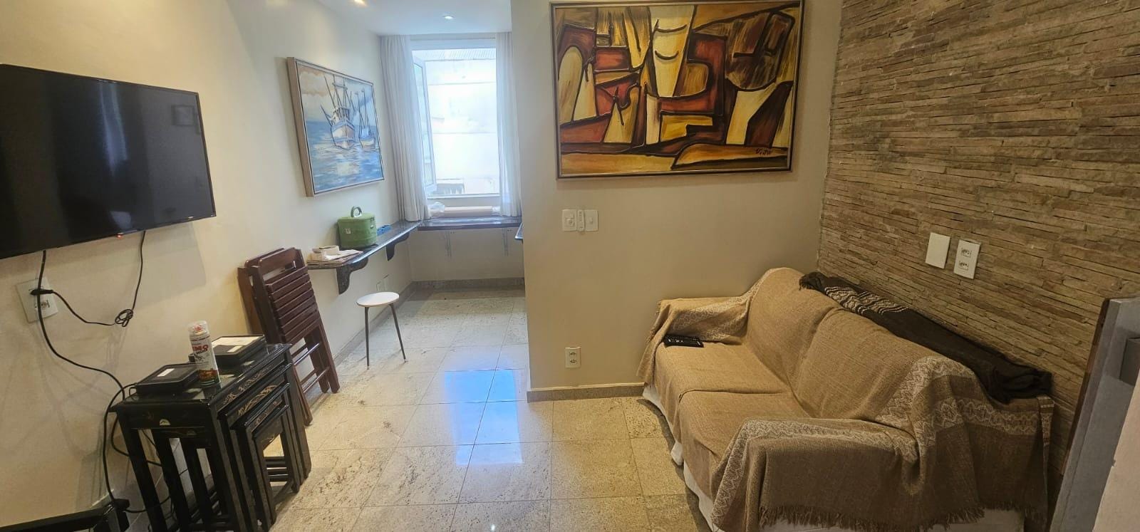 Quarto e sala a 1 quadra da praia de Ipanema