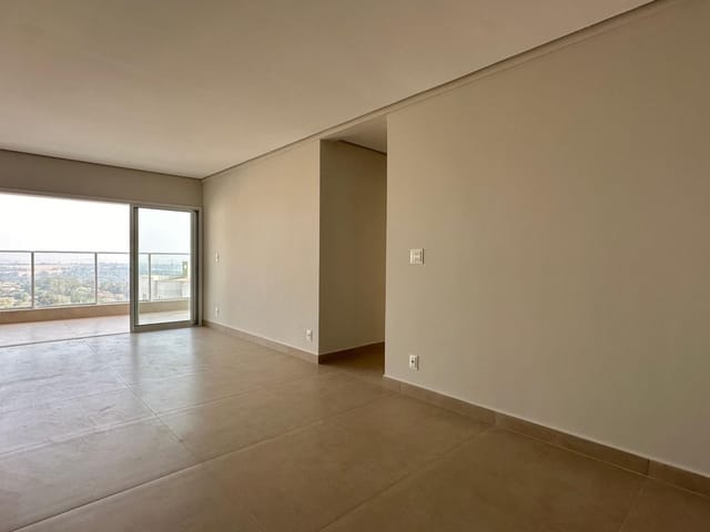 Apartamento com 214m² 3 quartos e 2 banheiros, à venda, no bairro Centro em Cambé