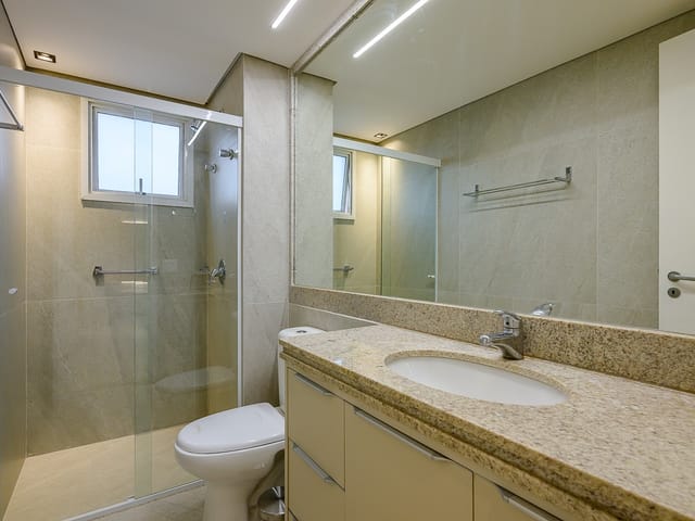 Apartamento 3 quartos e 3 banheiros, para alugar, no bairro Asa Norte em Brasília